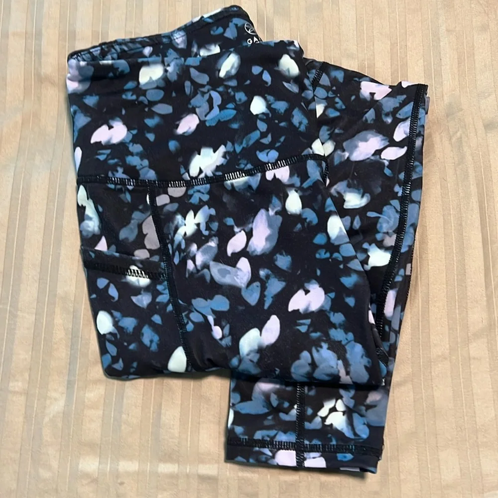 Patterned legging with pockets - Picture 1 of 1